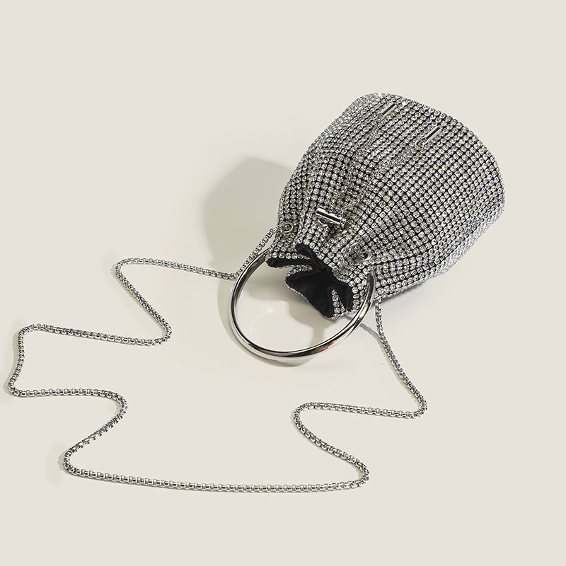 Damen Glitzernde Beuteltasche mit elegantem Kettenriemen Nord Taschen