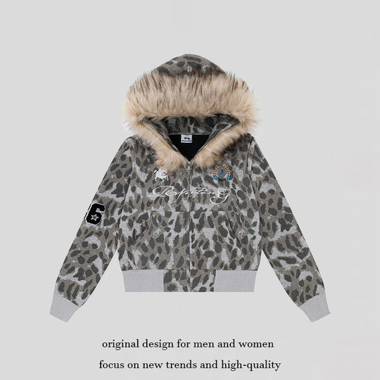 Damen Kapuzen-Sweatjacke mit Kunstfellbesatz, Leo-Allover und Reißverschluss Nord Taschen