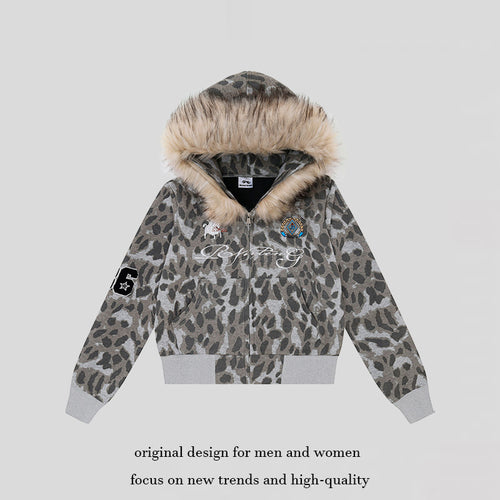 Damen Kapuzen-Sweatjacke mit Kunstfellbesatz, Leo-Allover und Reißverschluss Nord Taschen