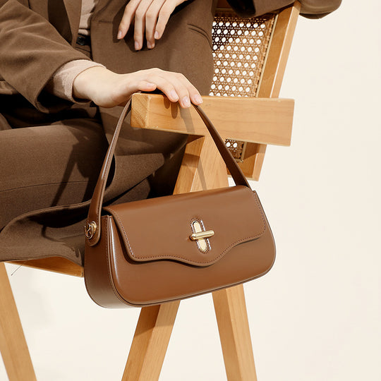 Damen elegante Umhängetasche mit feinem Leder und goldenen Akzenten Nord Taschen