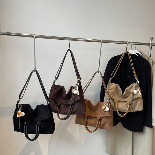 Damen stilvolle Schultertasche mit abnehmbarem Schlüsselanhänger Nord Taschen