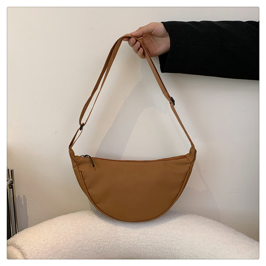 Damen praktische Umhängetasche mit geschwungenem Design Nord Taschen