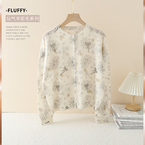Damen Feiner Knopfcardigan mit zartem Blumen‑Sketchprint und Rundhalsausschnitt Nord Taschen