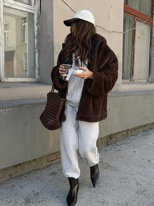 Damen Boxy-Kurzmantel aus veganem Fauxfur mit Kapuze, verdecktem Reißverschluss & lässiger Silhouette Nord Taschen