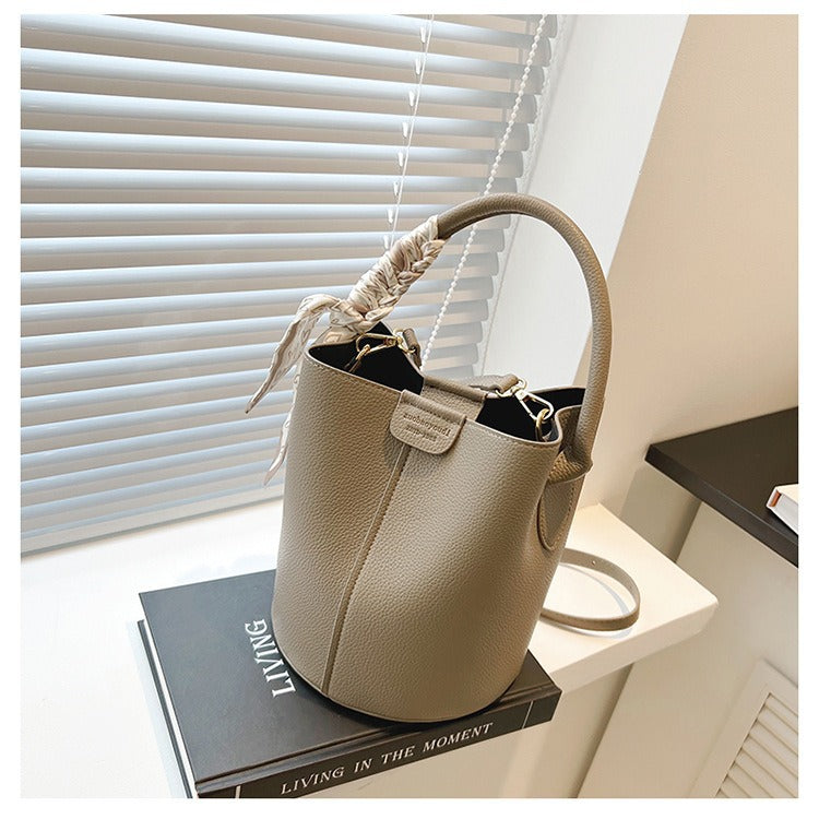 Damen Minimalistische Bucket Bag mit stilvollem Trageriemen Nord Taschen