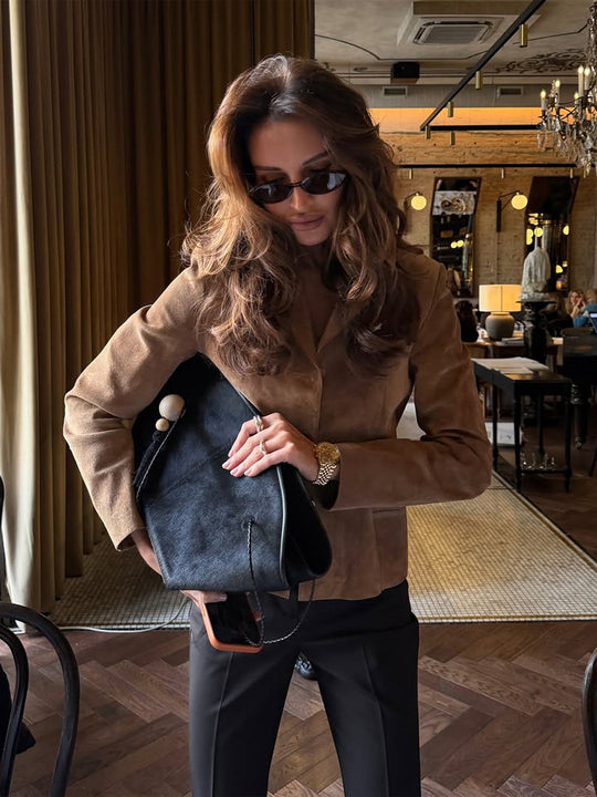 Damen Taillierter Wildleder-Blazerjacke mit Hemdkragen und minimalistischen Ziernähten Nord Taschen