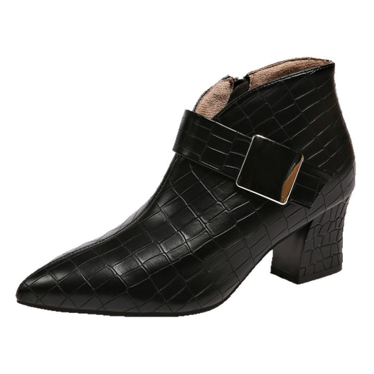 Damen knöchelhohe Stiefelette mit Kroko-Prägung, spitzer Zehenform und dekorativer Schnalle Nord Taschen