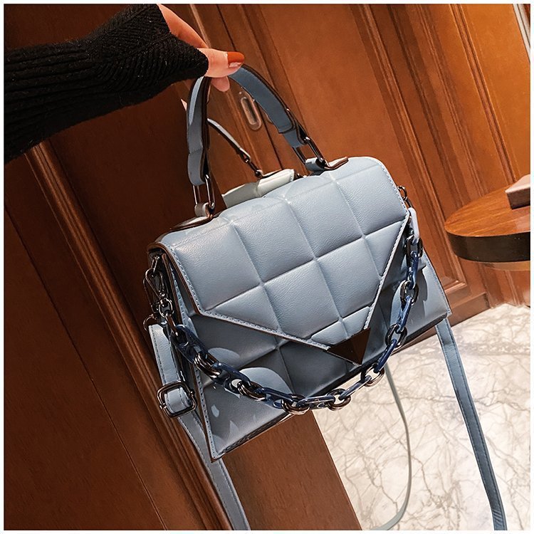 Damen elegante Umhängetasche mit innovativem Kettenakzent Nord Taschen