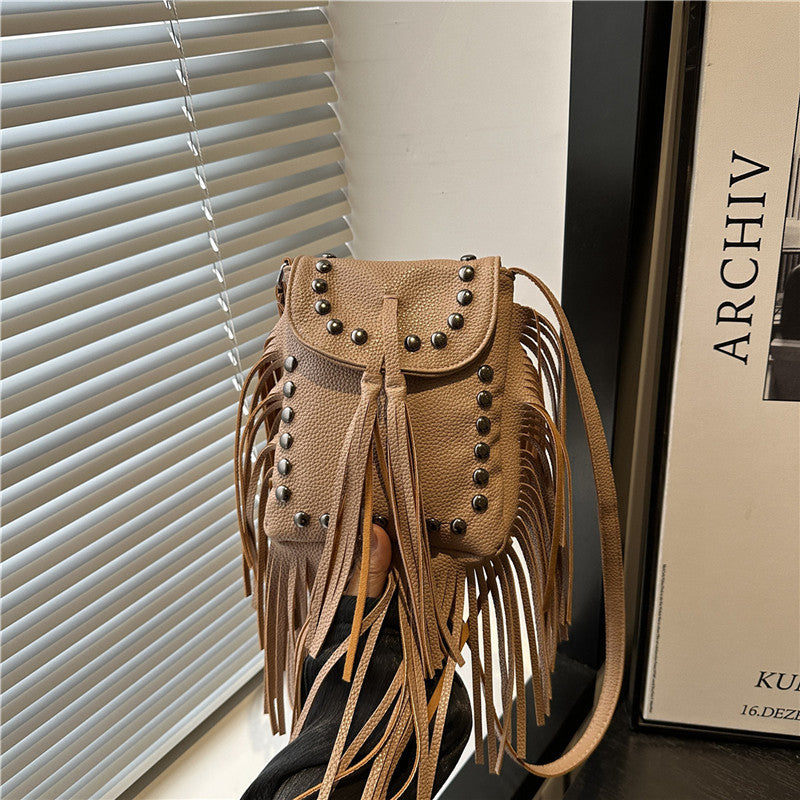 Damen Beuteltasche mit Fransen und Nieten Nord Taschen