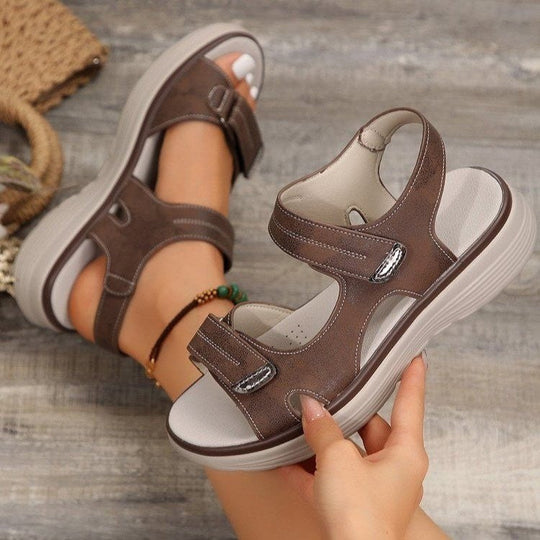Damen Komfortsandalen mit verstellbaren Klettverschlüssen und ergonomischem Fußbett