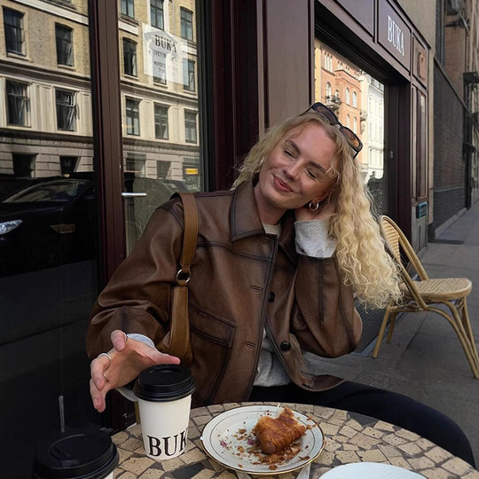 Damen Kurzjacke aus veganem Leder im Cropped-Boxy-Schnitt mit Hemdkragen Nord Taschen