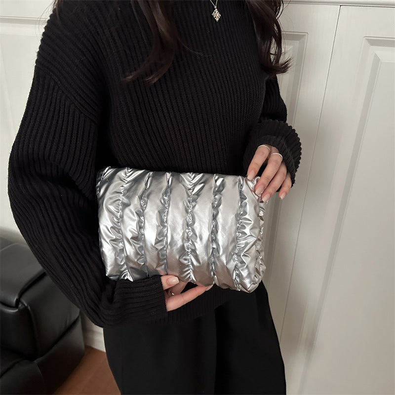Damen praktische Clutch mit gepolstertem Design Nord Taschen