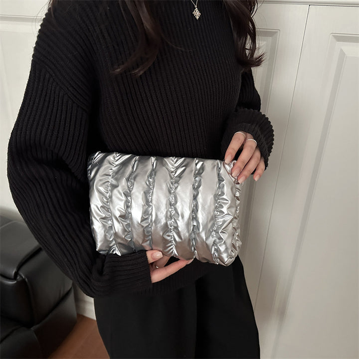 Damen praktische Clutch mit gepolstertem Design Nord Taschen