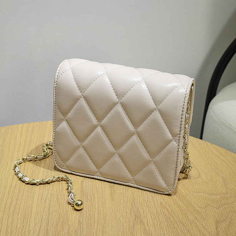 Damen Clutch mit eleganter Steppung und verziertem Kettenriemen Nord Taschen