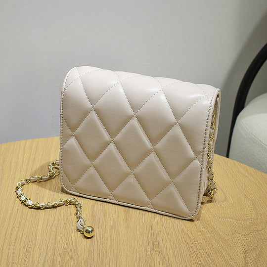 Damen Clutch mit eleganter Steppung und verziertem Kettenriemen Nord Taschen
