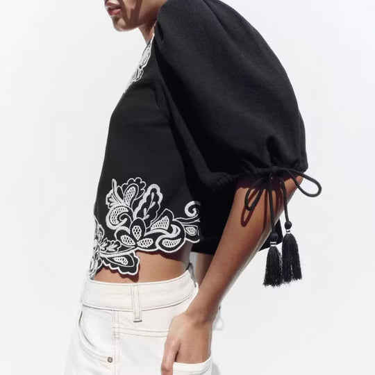 Damen bestickte Bluse mit Trompetenärmeln, Quasten und floraler Spitzenbordüre Nord Taschen