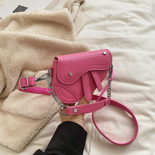 Damen Umhängetasche mit einzigartigem Kettendetail und innovativen Fächern Nord Taschen