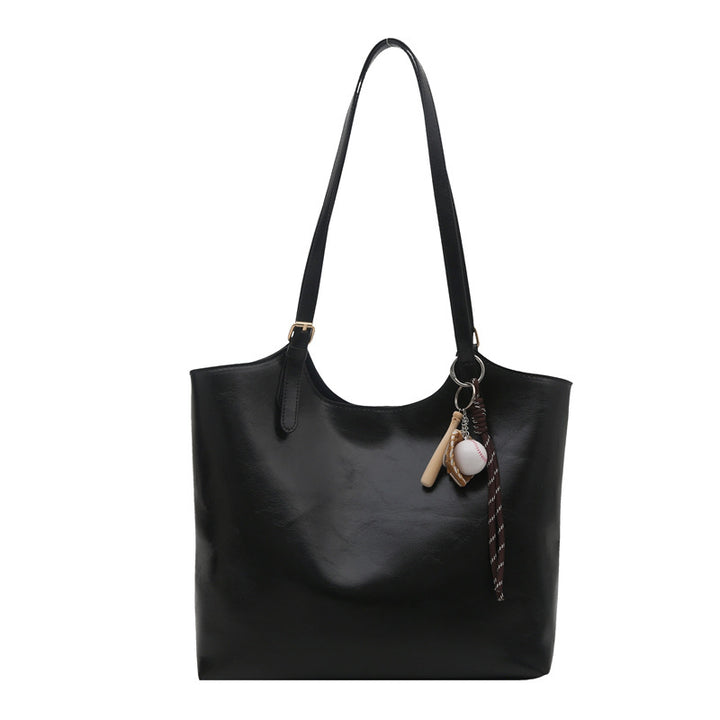 Damen elegante Schultertasche mit dekorativem Anhänger Nord Taschen