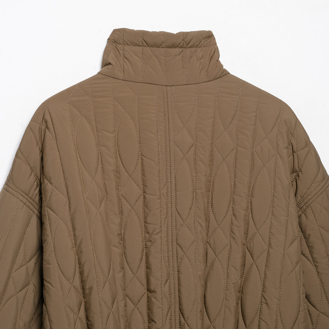 Damen Kurz-Steppjacke mit hohem Stehkragen, Tunnelzug-Taillierung und Oversize-Ärmeln Nord Taschen