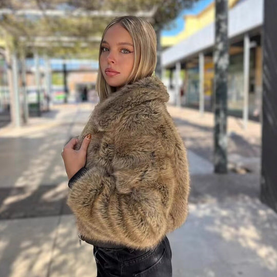 Damen Kurze Faux-Fur Bomberjacke mit Reißverschluss und Rippsaum Nord Taschen