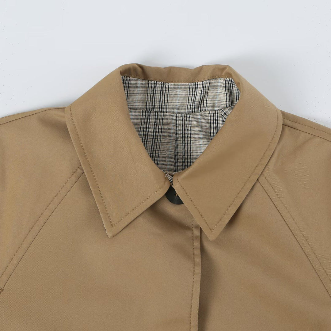 Damen Wendbarer Trenchcoat mit Raglanärmeln, kariertem Innenfutter und verdeckter Knopfleiste Nord Taschen