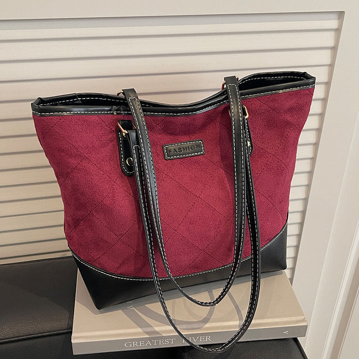 Damen elegante Handtasche mit gestepptem Design und praktischen Seitentaschen Nord Taschen