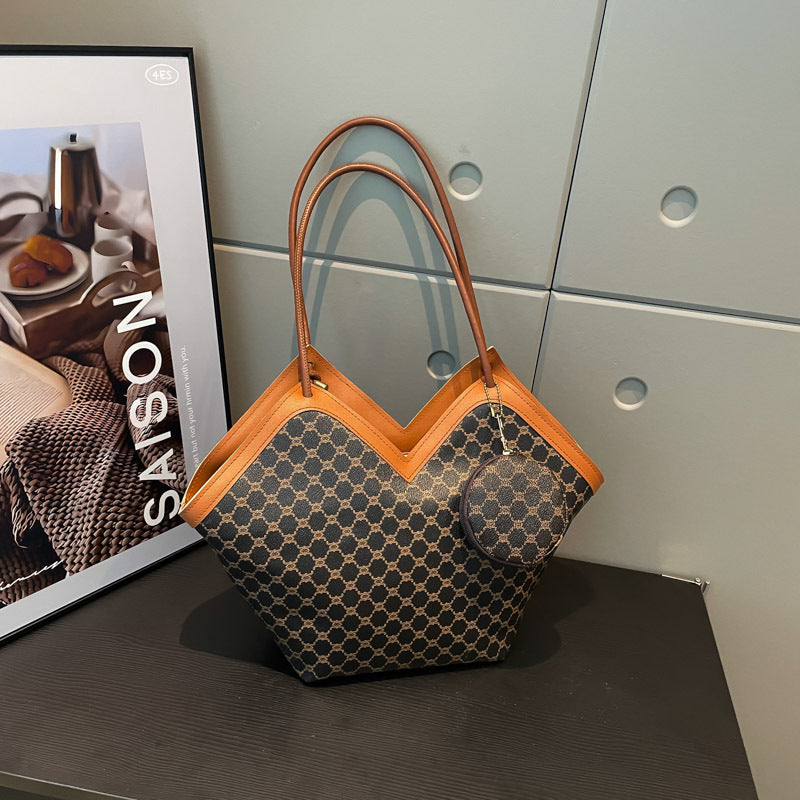 Damen Einkaufstasche mit elegantem V-Design und praktischem Anhänger Nord Taschen