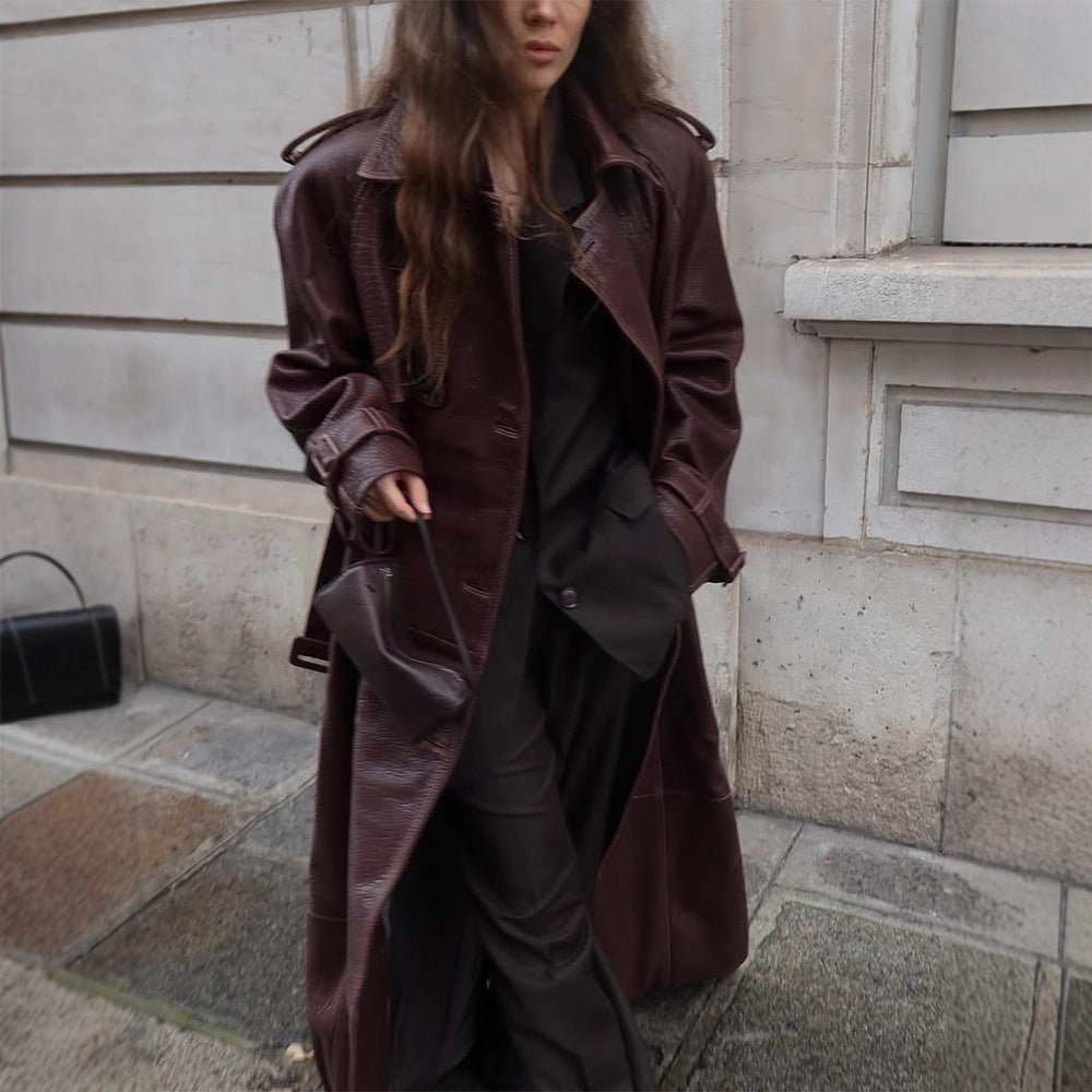 Damen Langer Trenchcoat aus Lederimitat mit Oversize-Schultern und taillierter Silhouette Nord Taschen