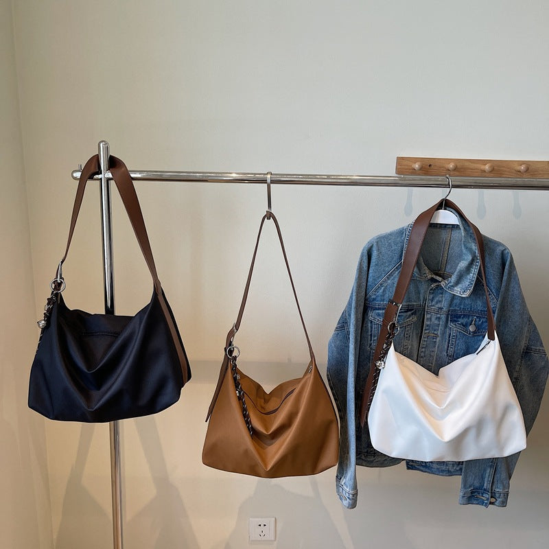 Damen elegante Hobo-Tasche mit weichem Leder und trendigem Detail Nord Taschen