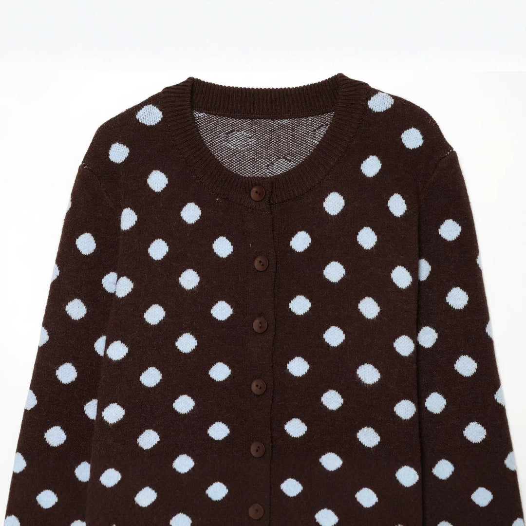 Damen Kurzgeschnittener Gepunkteter Feinstrick-Cardigan mit Rippbündchen und Knopfleiste Nord Taschen