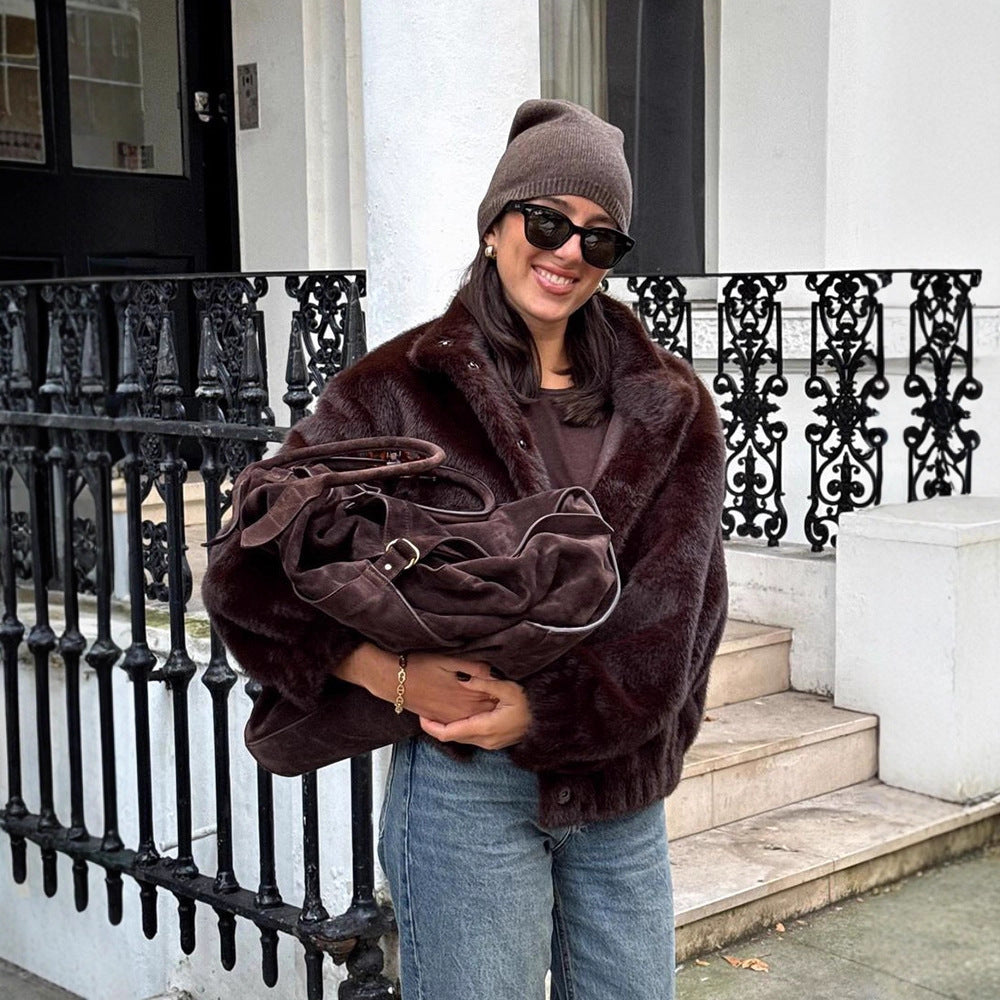 Damen Kurzjacke im Teddy‑Fauxfur mit Boxy‑Silhouette und aufgesetzter Tasche Nord Taschen