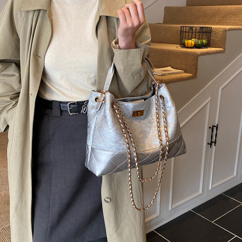 Damen elegante Handtasche mit edlen Kunstleder-Elementen Nord Taschen