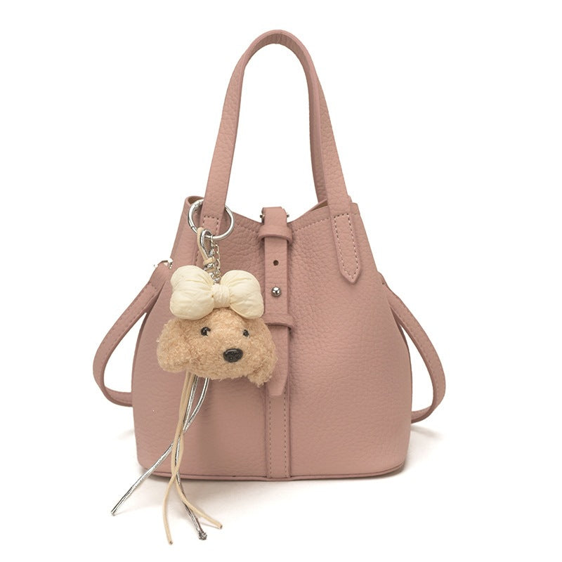 Damen Hobo-Tasche mit verspieltem Plüschanhänger Nord Taschen