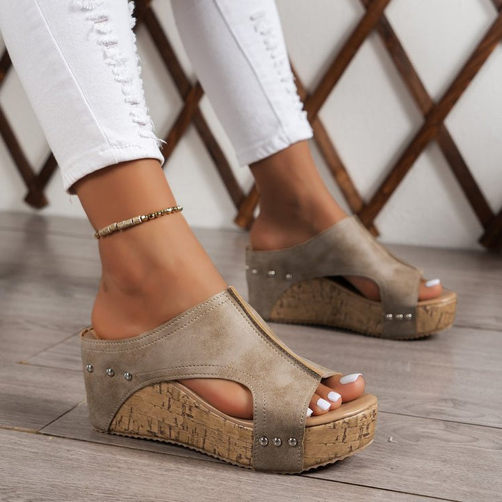 Damen Komfortable Clogs mit hochwertiger Korksohle und fugeneleganter Obermaterialstruktur