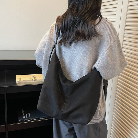 Damen Hobo-Tasche aus weichem Veloursleder mit verstellbarem Schulterriemen Nord Taschen