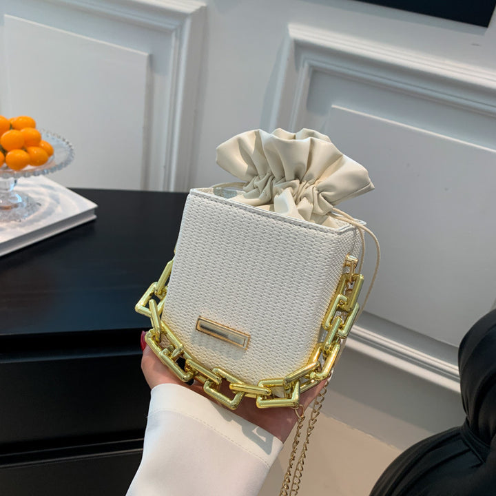 Damen Mini-Handtasche mit einzigartiger Kettenverzierung und klassischem Kordelzug Nord Taschen