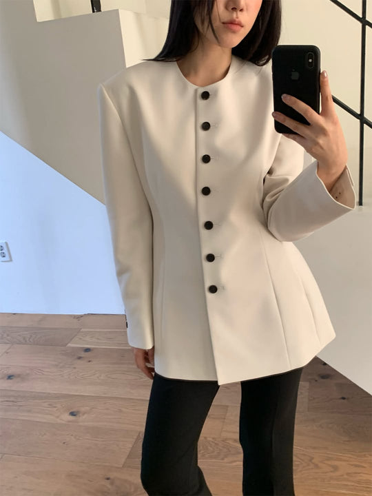 Damen Taillierter Blazer mit skulpturaler Schulter, Rundhalsausschnitt und Kontrastknopfleiste Nord Taschen