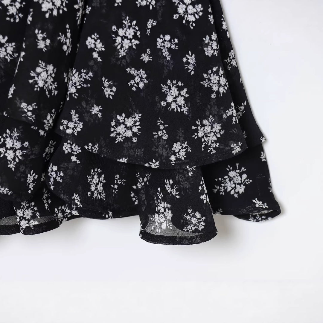 Damen Wickel-Minikleid mit Volantrock, tiefem V‑Ausschnitt und Trompetenärmeln Nord Taschen