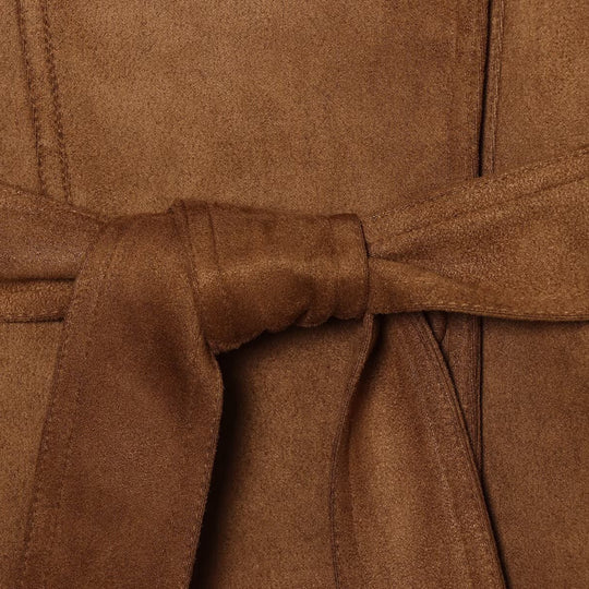 Damen Taillierte Kurzjacke aus weichem Veloursimitat mit asymmetrischer Knopfleiste und Bindegürtel Nord Taschen