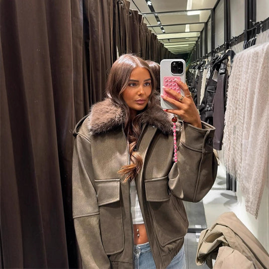 Damen Pilotjacke aus Veloursimitat mit abnehmbarem Webpelzkragen und aufgesetzten Pattentaschen Nord Taschen