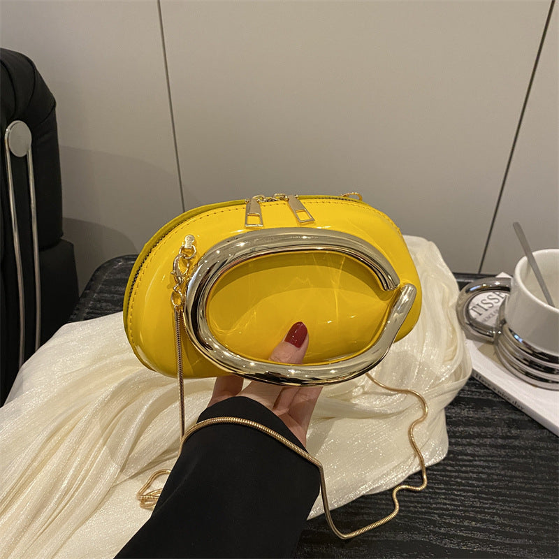 Damen Handtasche mit innovativem Kettenverschluss und funkelndem Design Nord Taschen