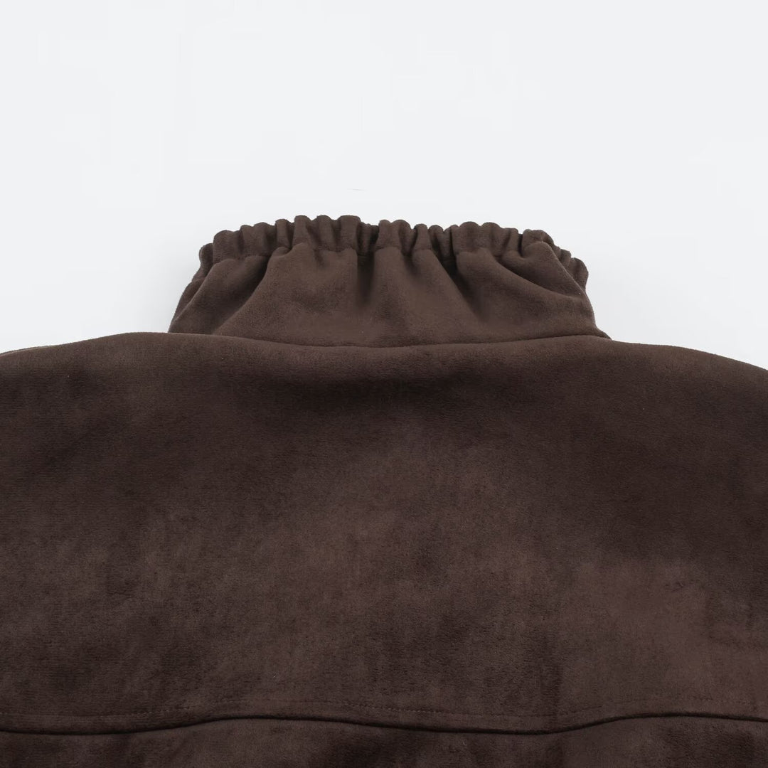 Damen Kurze Velours‑Optik Jacke mit Tunnelzug‑Taillierung, hohem Stehkragen und verstellbaren Manschetten Nord Taschen