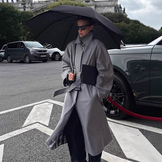Damen Oversize-Trenchcoat mit hohem Stehkragen, Bindegürtel und verdeckter Knopfleiste Nord Taschen