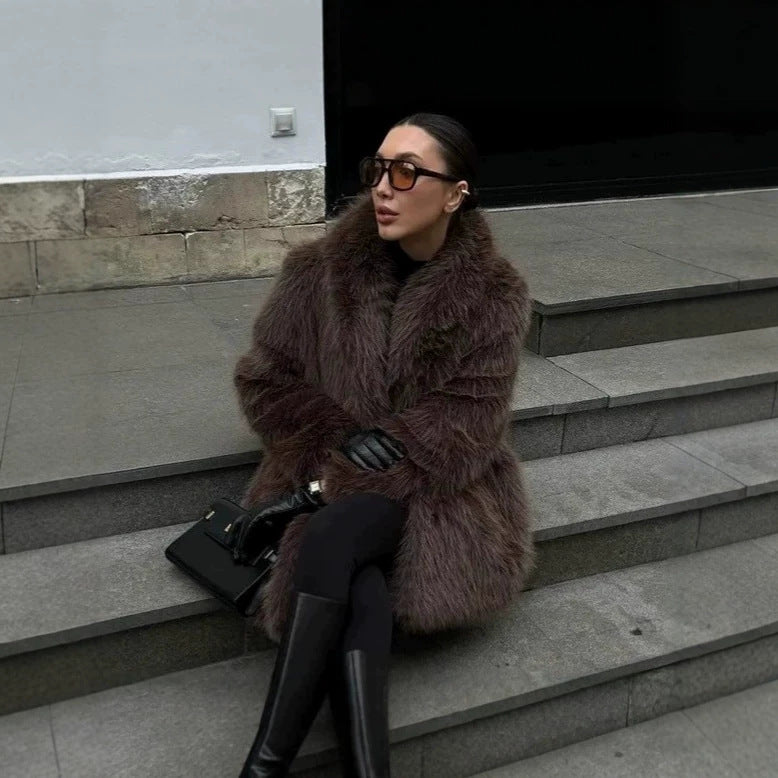 Damen Kurzmantel aus langfaserigem Shaggy-Faux-Fur mit extravoluminösem Schalkragen Nord Taschen