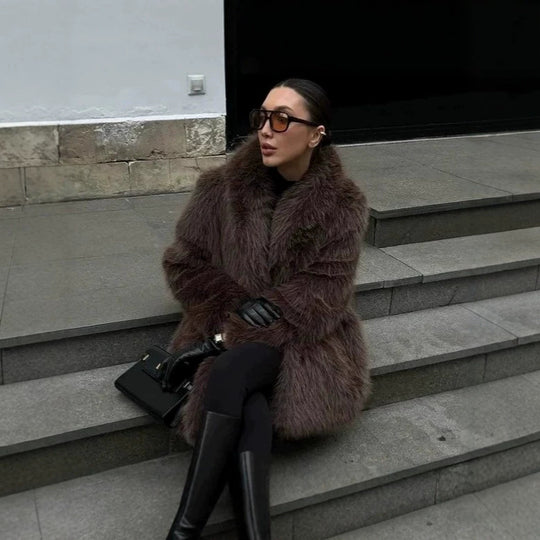 Damen Kurzmantel aus langfaserigem Shaggy-Faux-Fur mit extravoluminösem Schalkragen Nord Taschen