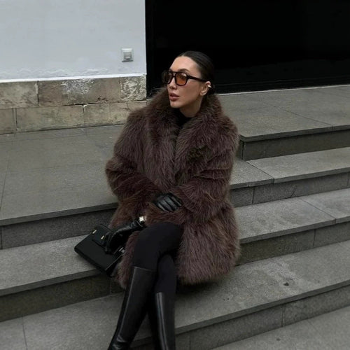 Damen Kurzmantel aus langfaserigem Shaggy-Faux-Fur mit extravoluminösem Schalkragen Nord Taschen