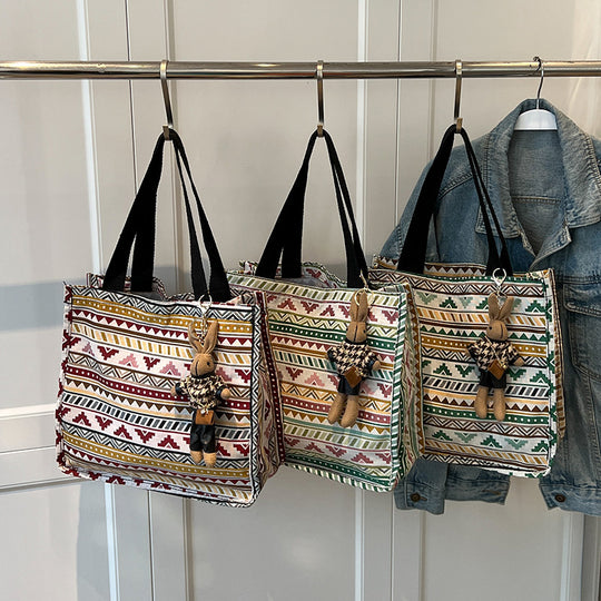 Damen Jute-Tasche mit kunstvollem Ethnomuster und praktischen Henkeln Nord Taschen