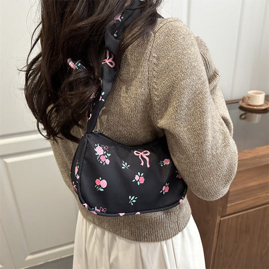 Damen modische Abendtasche mit verspielten Rüschen und floralen Akzenten Nord Taschen