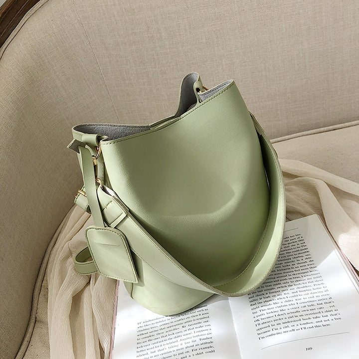 Damen Beuteltasche mit hochwertiger Kunstlederoberfläche und abnehmbarem Schulterriemen Nord Taschen