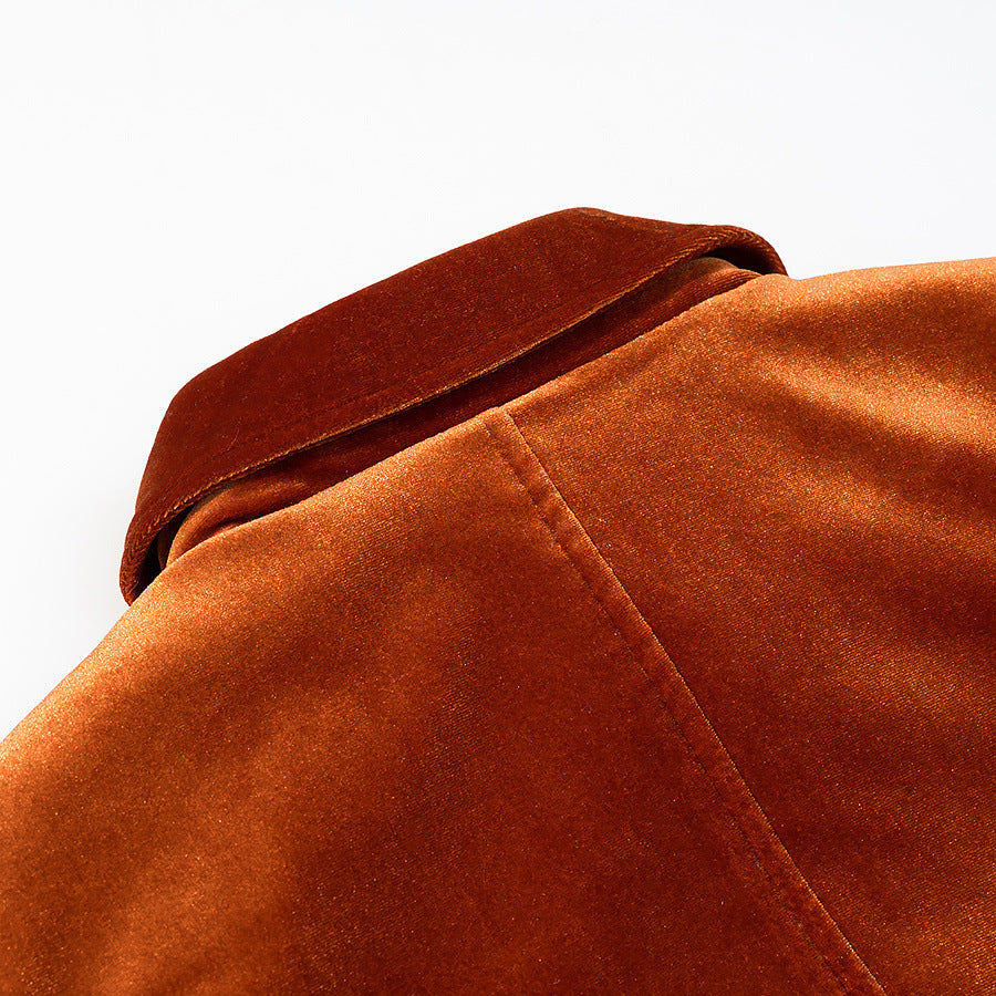 Damen Kurzjacke im Samt‑Look mit Hemdkragen, aufgesetzten Pattentaschen und goldfarbenen Zierknöpfen Nord Taschen